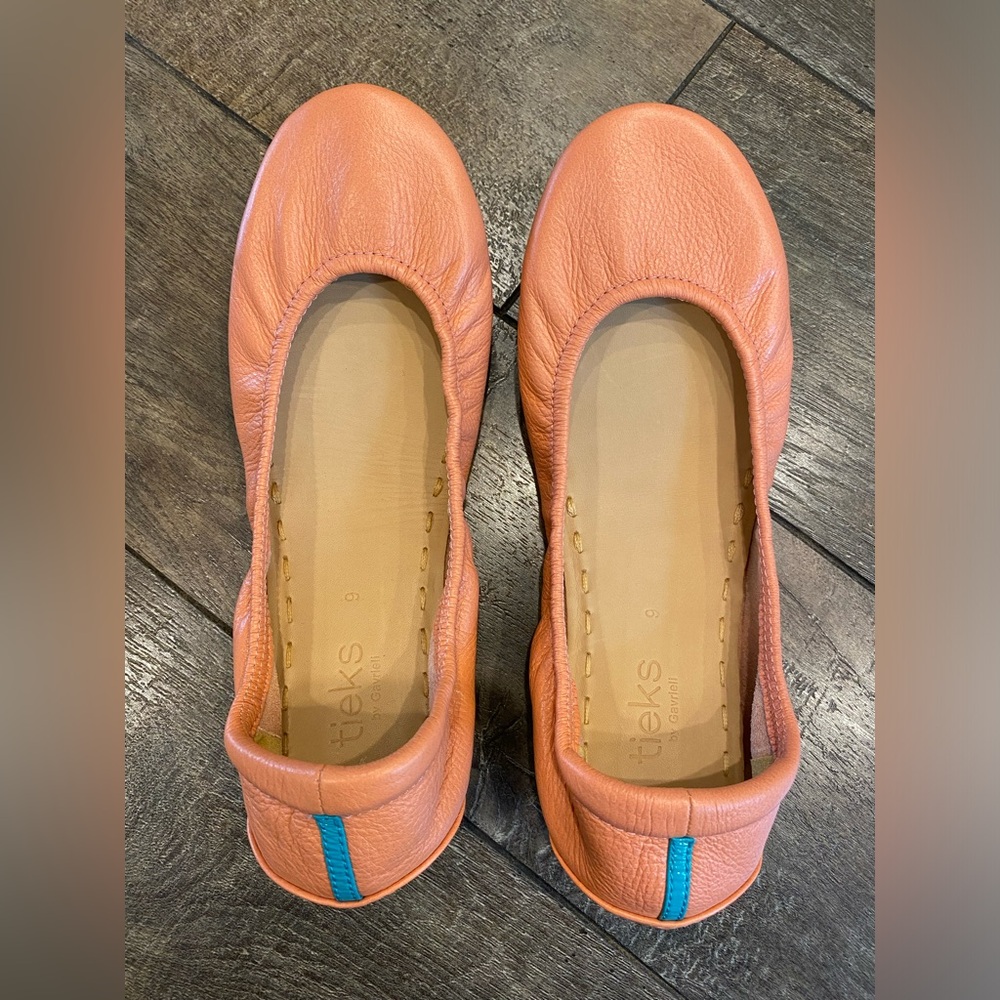 Peach Poppy Tieks Size 9